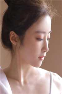 她就是娘怀里抱着小姐