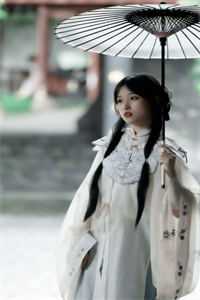 惊闻！皇帝的女人竟是现代女明星
