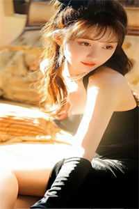娘娘们拼命宫斗，丑王妃摆烂上位