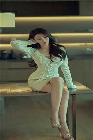 抛弃白月光后，渣总满世界追妻