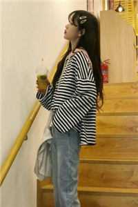 沙雕女配穿书后，成了黑红第一人陆珩江绮遇