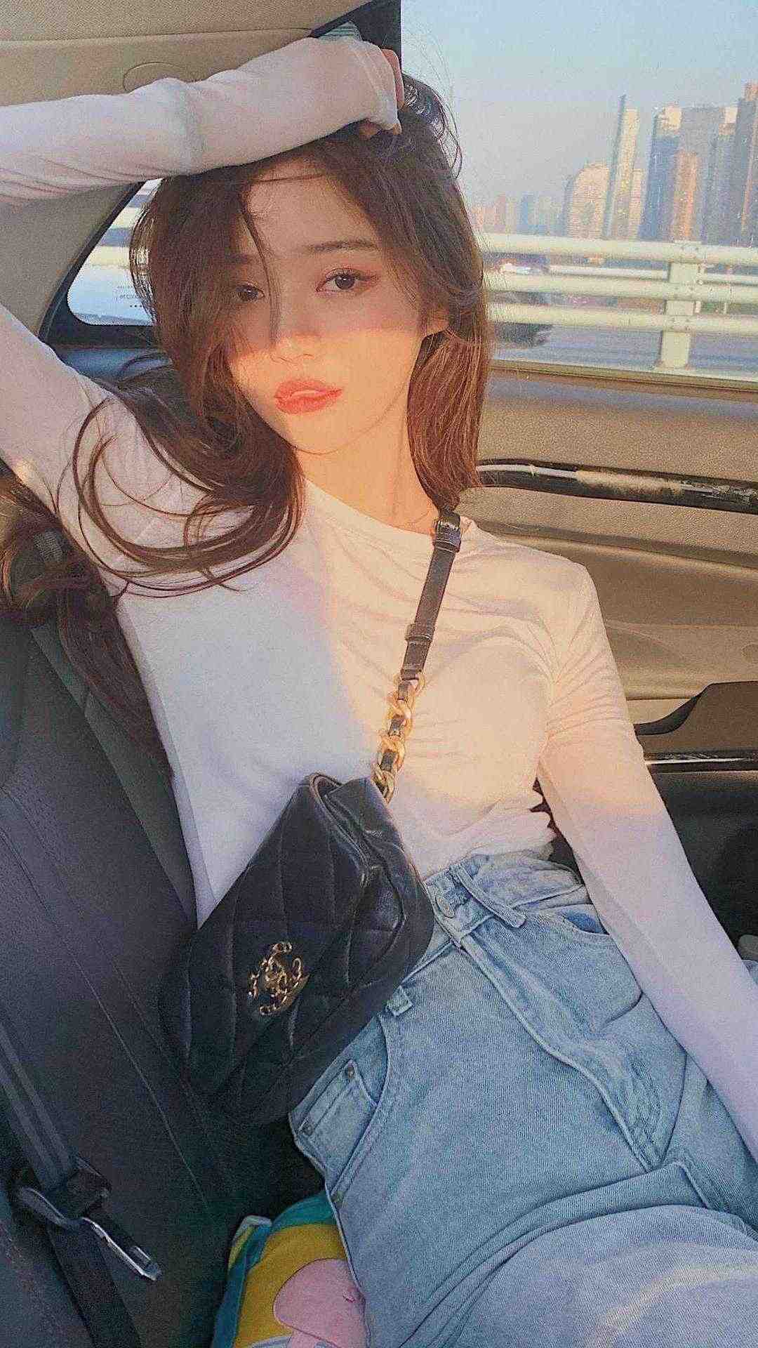 小说重生后，疯批美人每天都在撩人攻心
