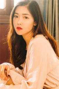 全集小说活成前任白月光后，她桃花朵朵开