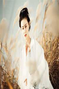 女配知青觉醒后，亲自教白莲花做人精品小说